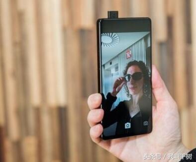 vivo最新手機(jī)彈出式攝像頭，被業(yè)界權(quán)威指出抄襲！