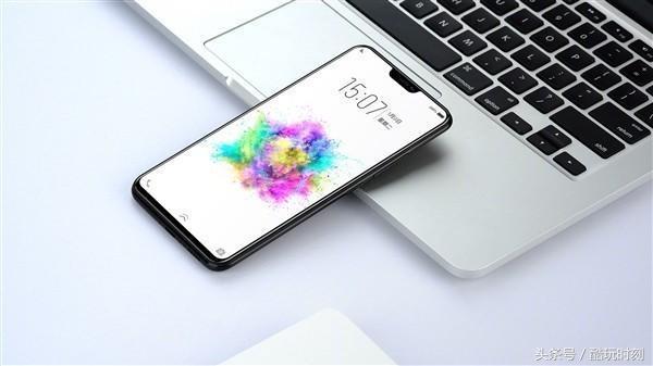 蘋果X雖然貴，但又一次引領(lǐng)了手機(jī)外觀